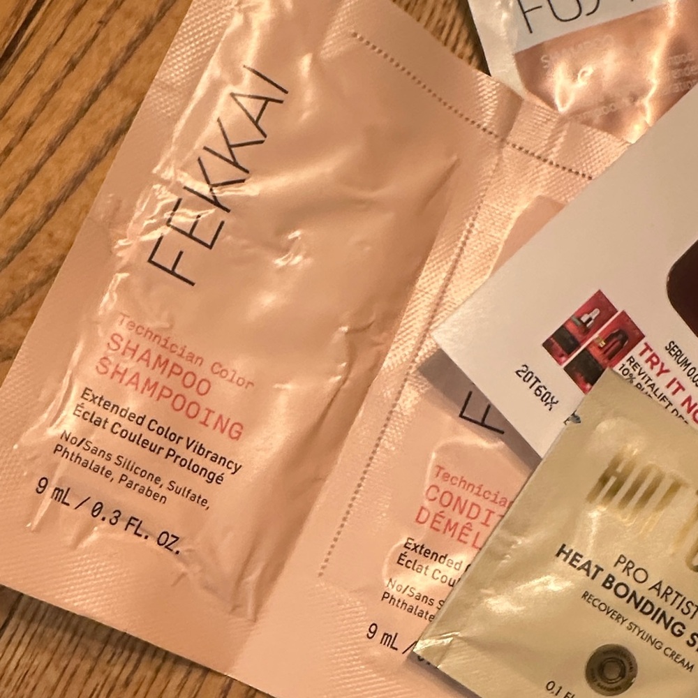 Beauty Sample Bundle - Picture 3 of 9
